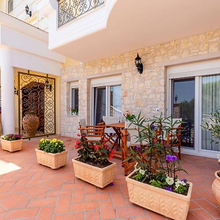 Elvis Nest Apartment Nea Moudania Bagian luar foto