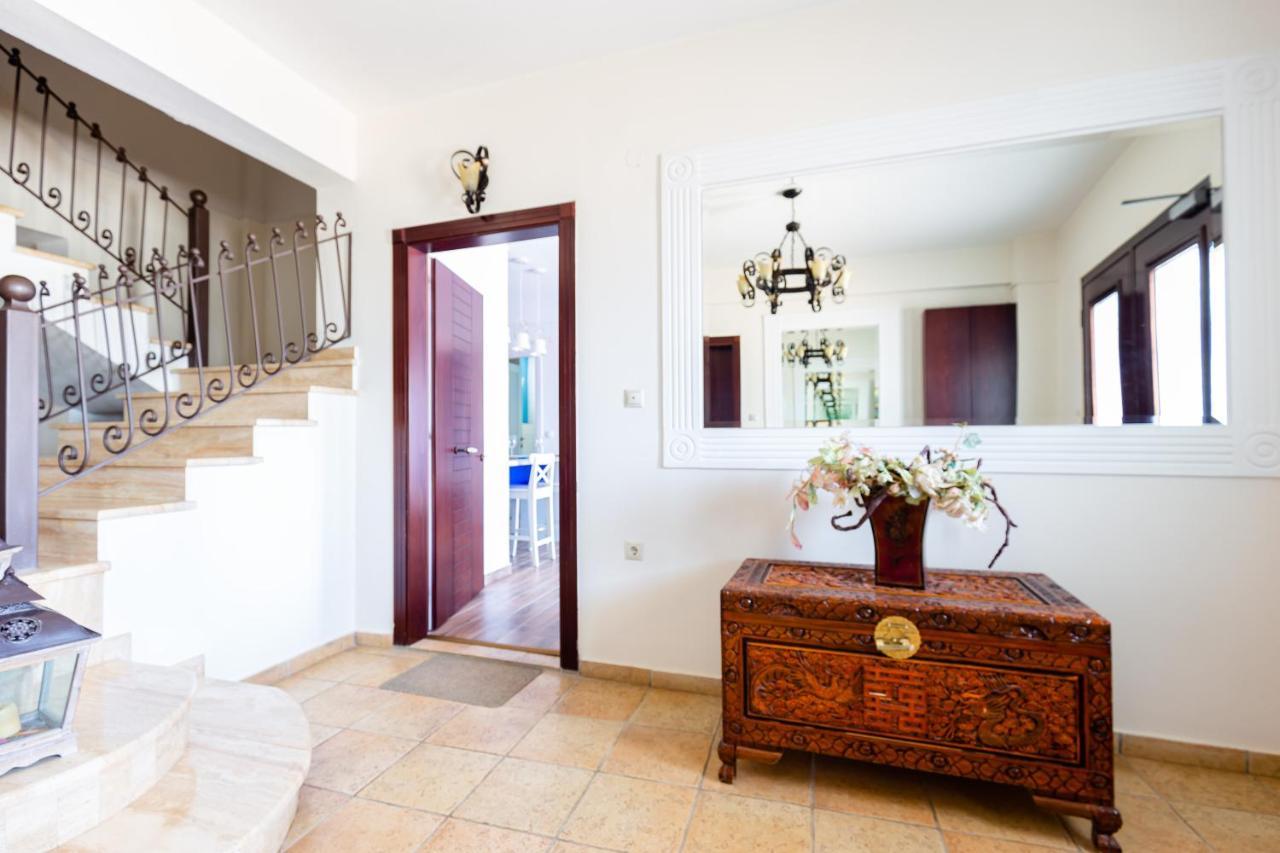 Elvis Nest Apartment Nea Moudania Bagian luar foto