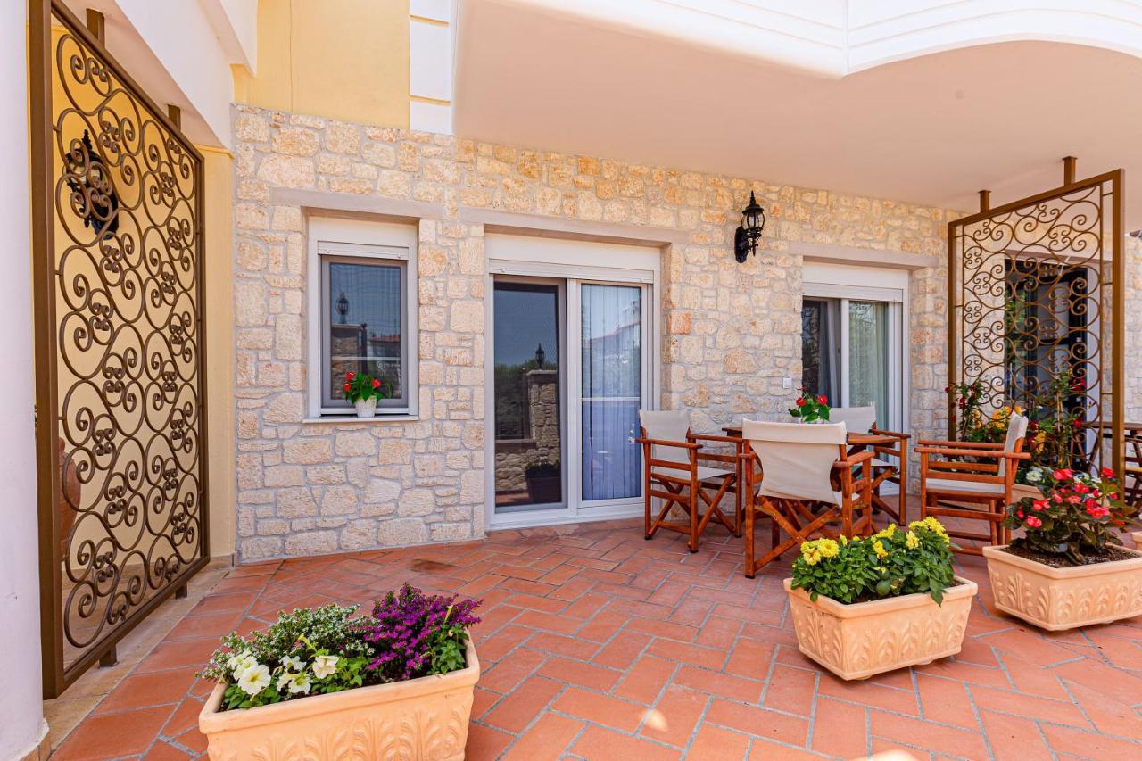 Elvis Nest Apartment Nea Moudania Bagian luar foto