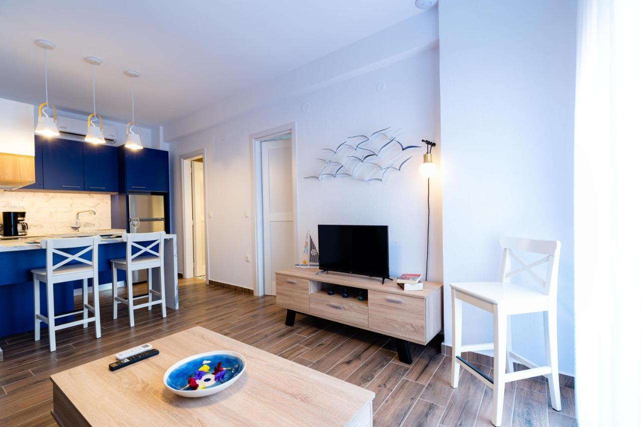 Elvis Nest Apartment Nea Moudania Bagian luar foto