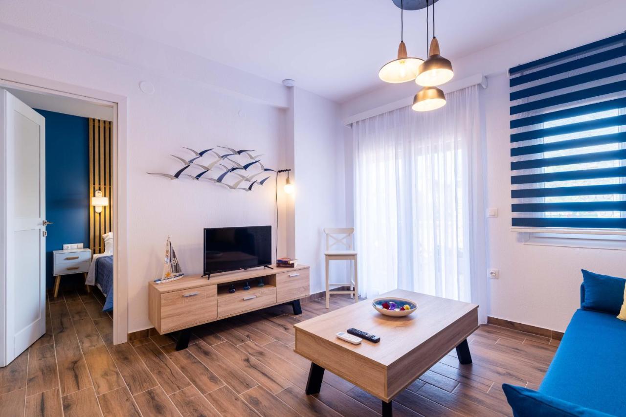 Elvis Nest Apartment Nea Moudania Bagian luar foto