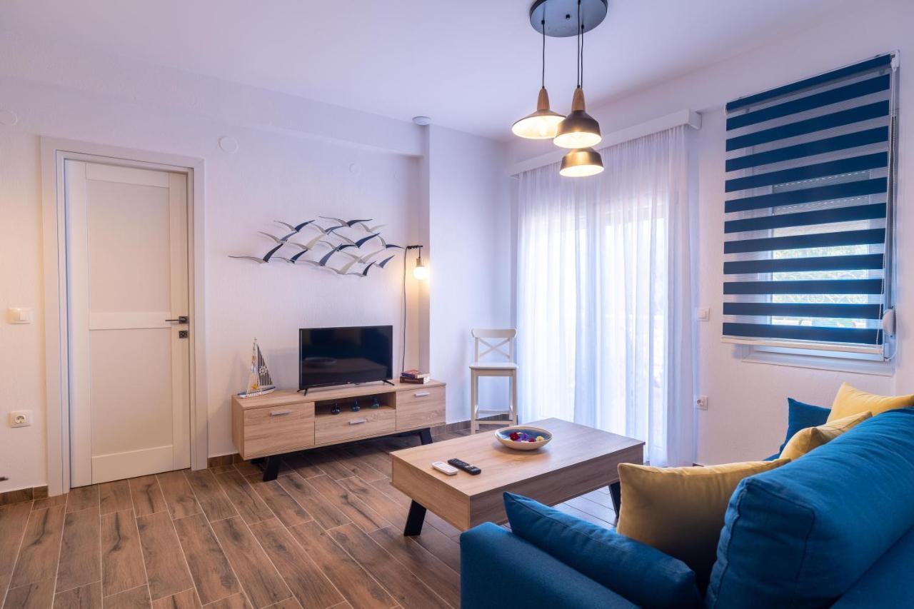 Elvis Nest Apartment Nea Moudania Bagian luar foto