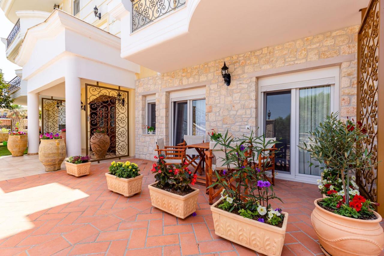 Elvis Nest Apartment Nea Moudania Bagian luar foto