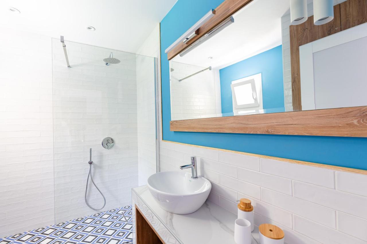 Elvis Nest Apartment Nea Moudania Bagian luar foto