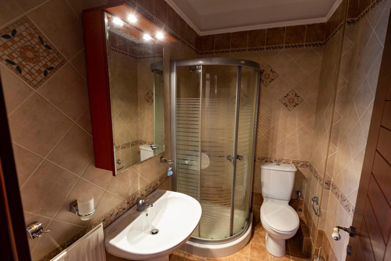 Elvis Nest Apartment Nea Moudania Bagian luar foto
