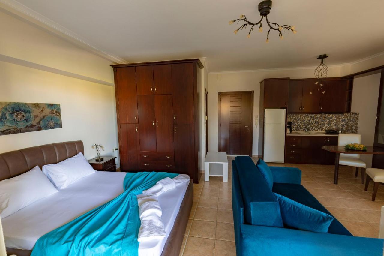 Elvis Nest Apartment Nea Moudania Bagian luar foto