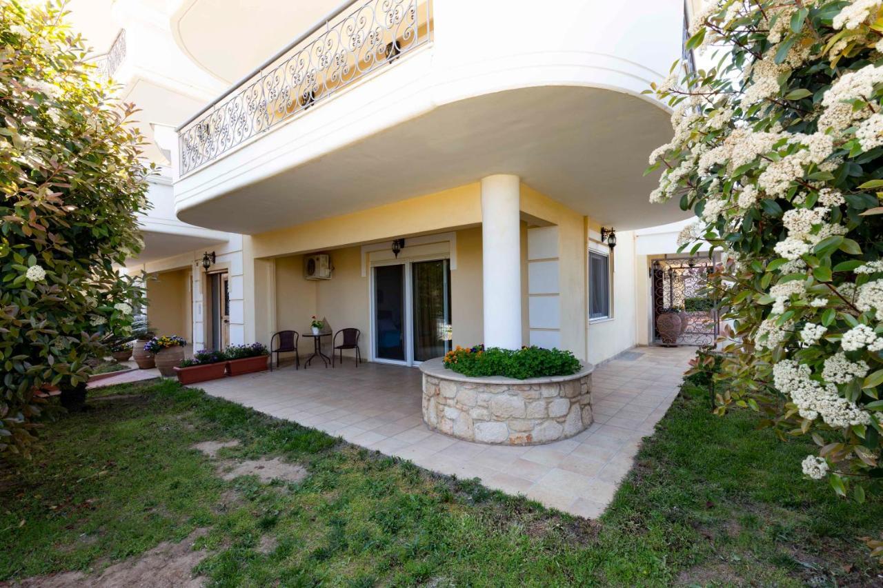 Elvis Nest Apartment Nea Moudania Bagian luar foto