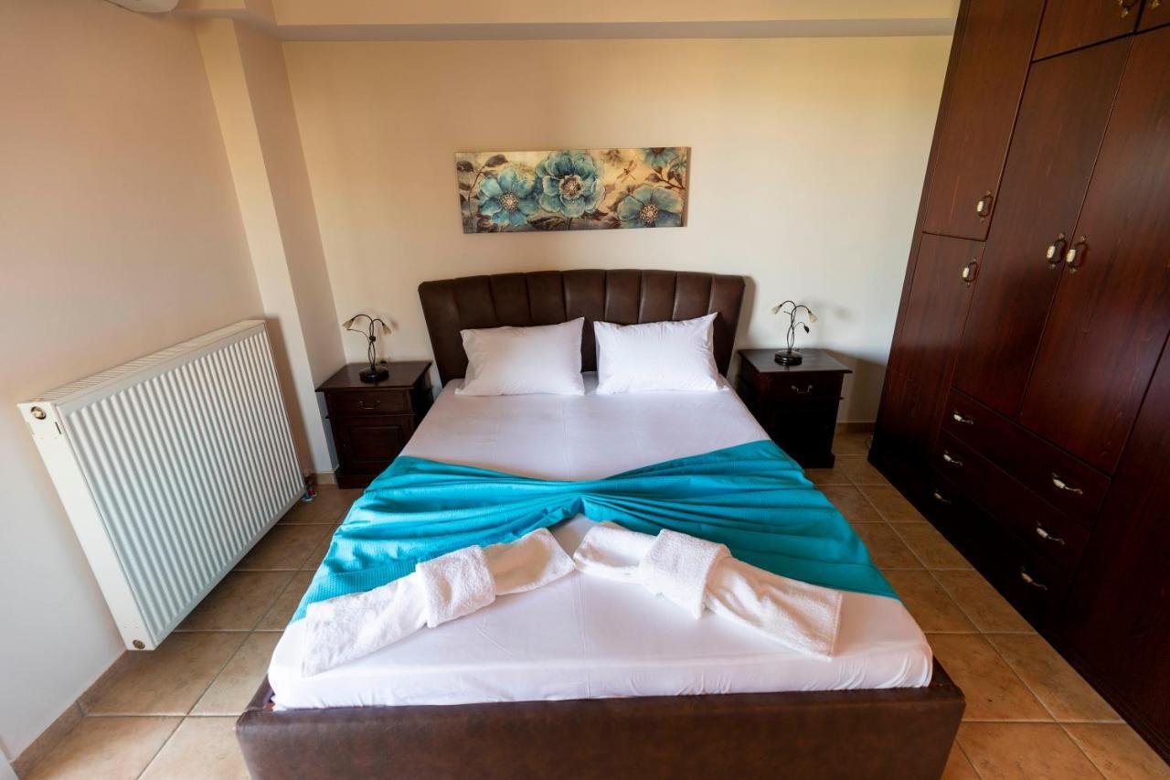 Elvis Nest Apartment Nea Moudania Bagian luar foto