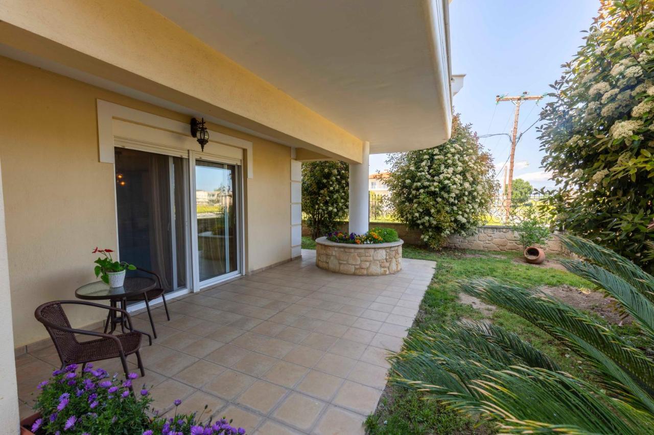 Elvis Nest Apartment Nea Moudania Bagian luar foto