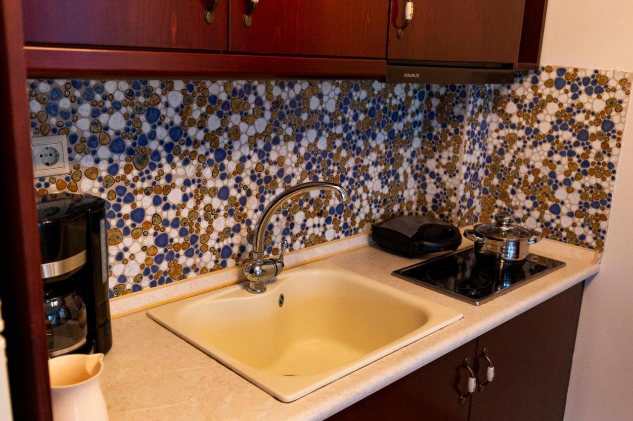 Elvis Nest Apartment Nea Moudania Bagian luar foto